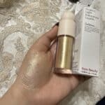 ⁦هايليتر  Rare beauty درجه outshine حجم كبير ✨⁩ - الصورة ⁦2⁩