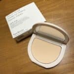 ⁦باودر رير بيوتي افتح درجه light Beige⁩ - الصورة ⁦2⁩